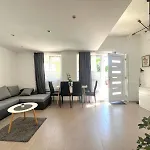 Azzurro Mare Апартаменти *